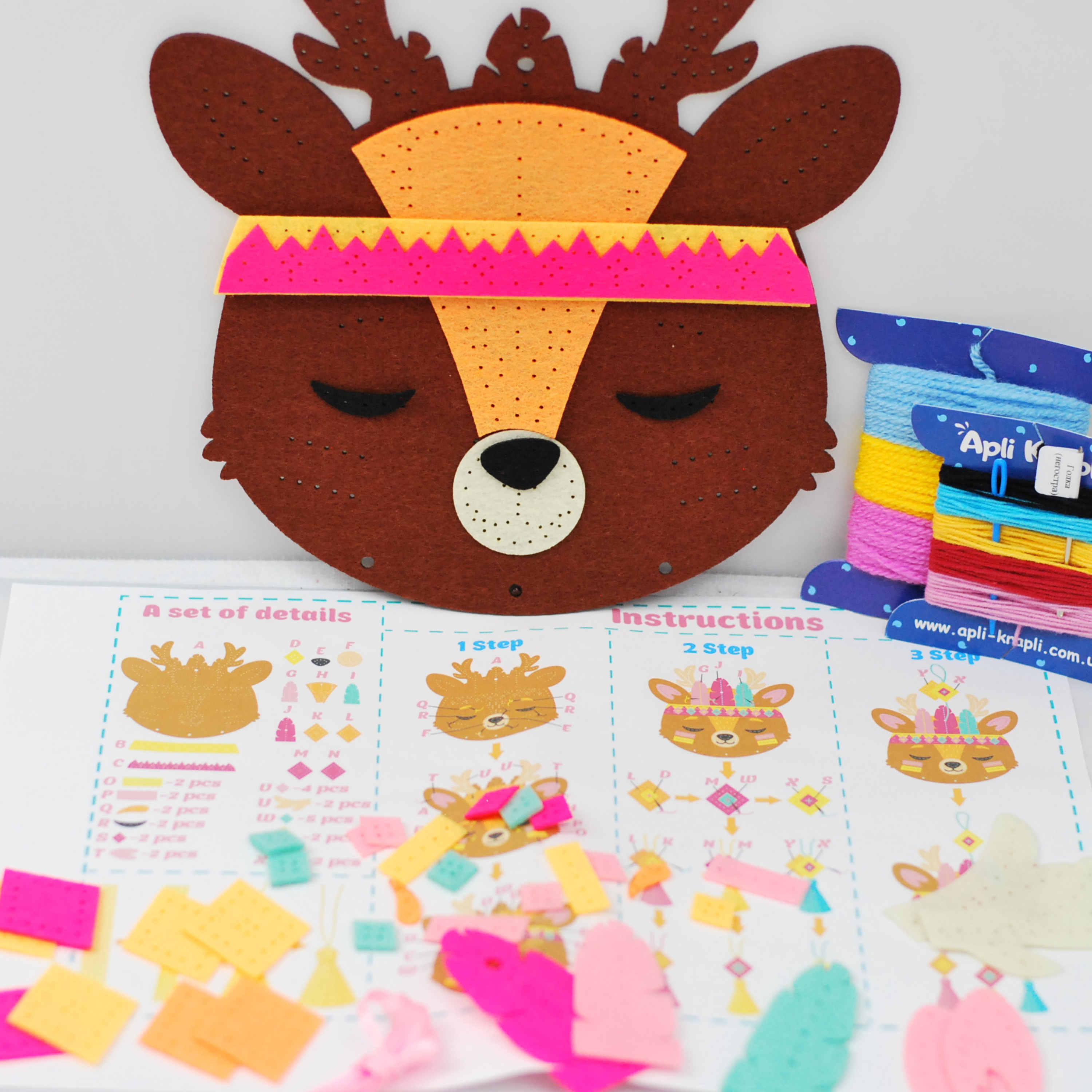 APLI Krapli - APLI Krapli Felt Wall Flag Sewing Kit Deer Precut Felt Thread & Safe Needle Ages 6+
